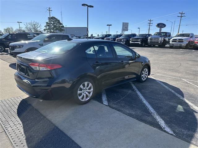 $20999 : 2022 Corolla LE Sedan I-4 cyl image 6