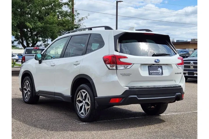$18572 : 2021 Forester Premium image 8