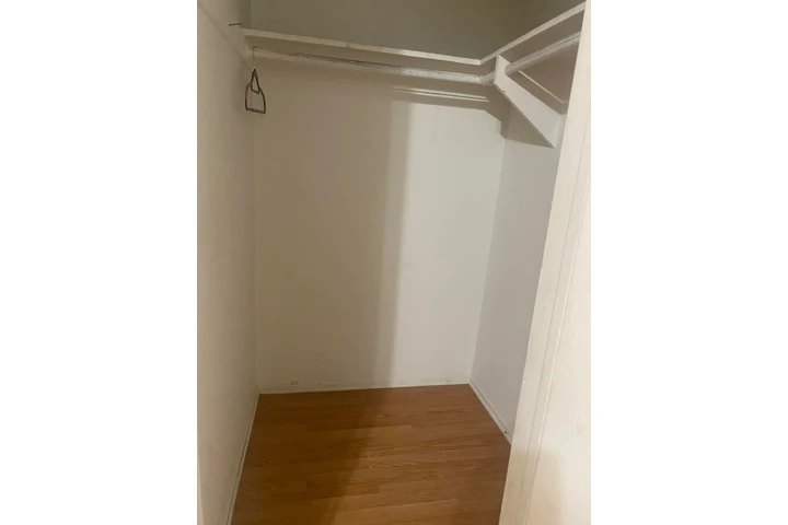 $88888 : Se renta cuarto para mujer image 3