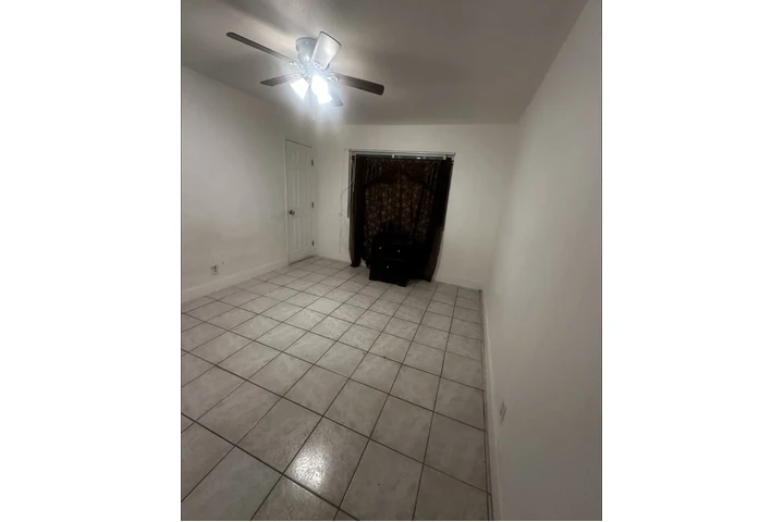 $1250 : Cuarto con baño image 6