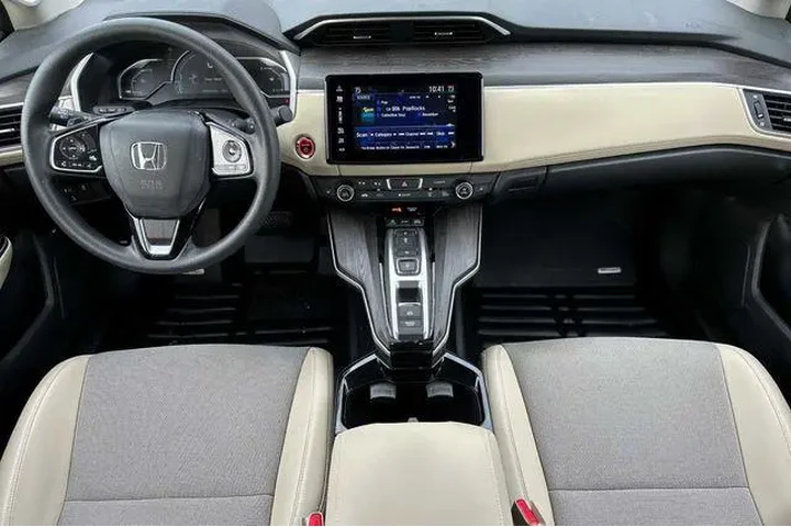 $18991 : Honda Clarity Plug-In Hybrid image 5