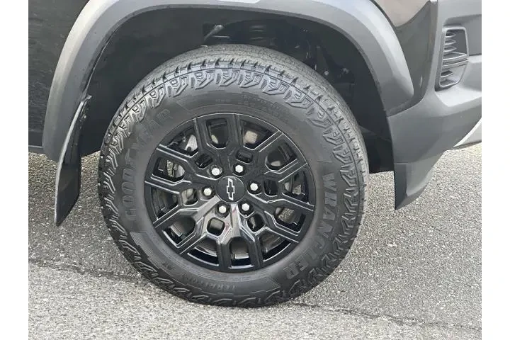$34800 : Chevrolet Colorado 2023 4x4 image 10