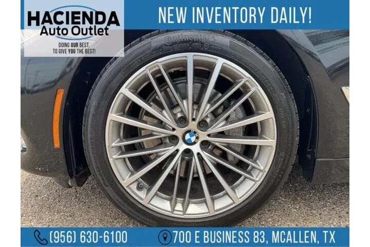 2019 BMW 5 Series 540i image 2