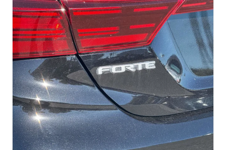 $21980 : Kia Forte 2023 GT-Line 4dr S image 6