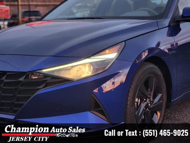 Used 2023 Elantra SEL IVT for image 2