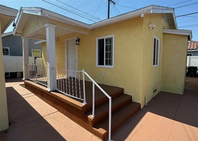 $1770 : Casa De renta🏠 South Gate image 1