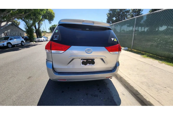 $4000 : Vendo Toyota Sienna image 1