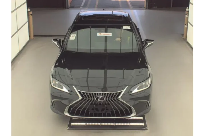 $32493 : Lexus ES 350 2023 4dr Sedan image 2