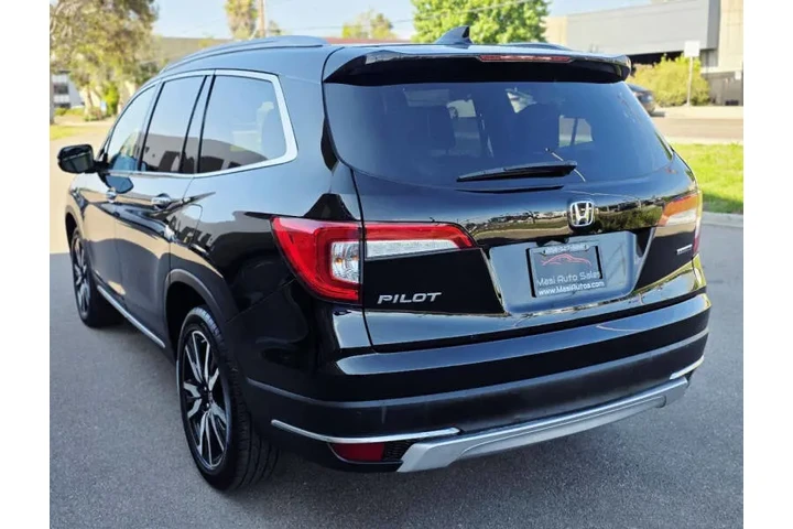 $21450 : 2019 Pilot Touring image 4