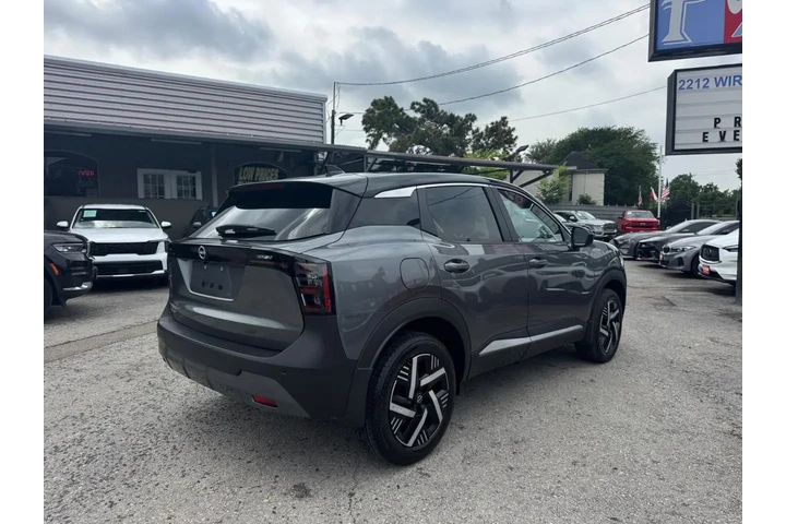 2025 Kicks SV image 6