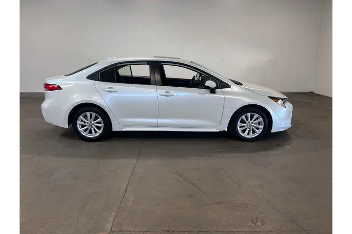 $20923 : Toyota Corolla 2024 LE 4dr S image 2