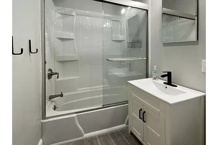 $800 : SAN RAFAEL 1BED 1BA image 6