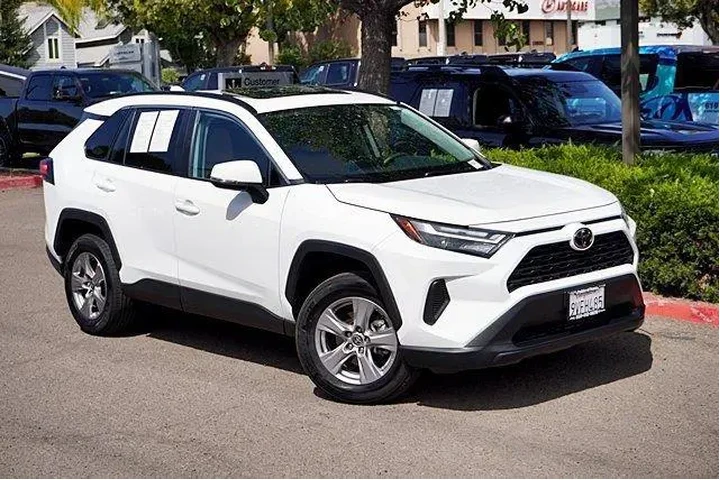 $32998 : Toyota RAV4 2025 XLE 4dr SUV image 3