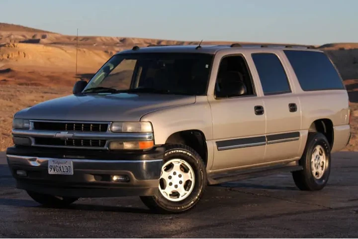 $6995 : 2005 Suburban 1500 LS image 4