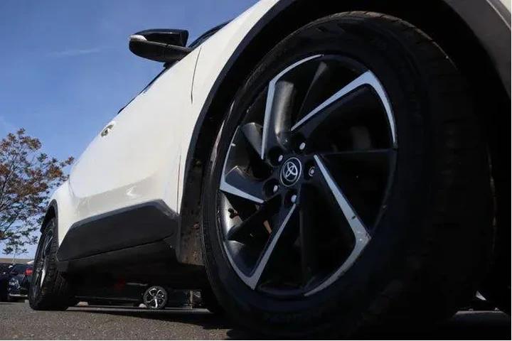 $21739 : Toyota C-HR 2021 LE 4dr Cros image 10