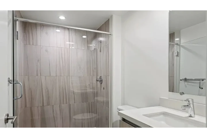 $3400 : Nice 3 bedroom apartment image 3