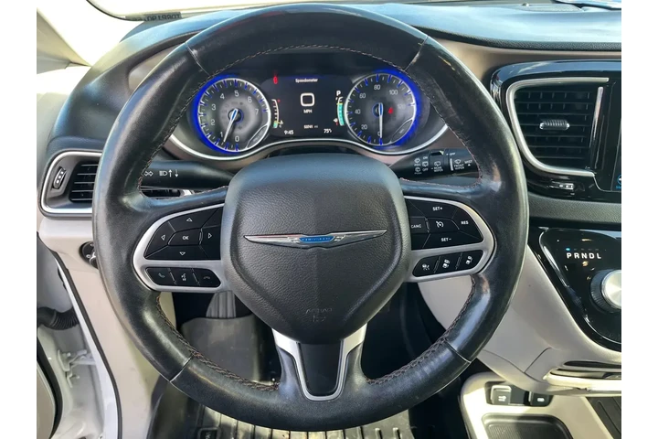 Chrysler Pacifica 2019 Touri image 9