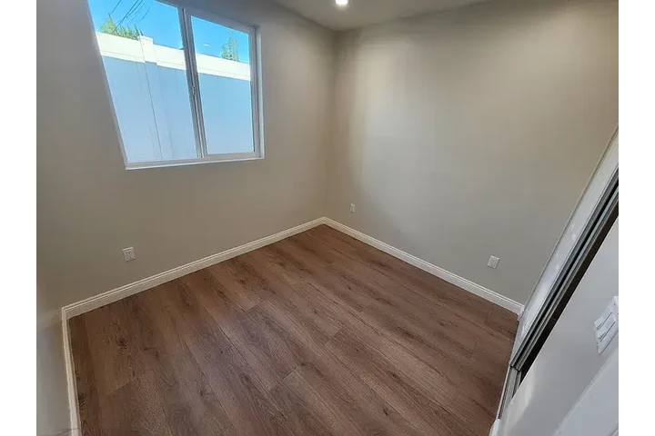$1095 : 14808 Covello St, Van Nuys, CA image 3