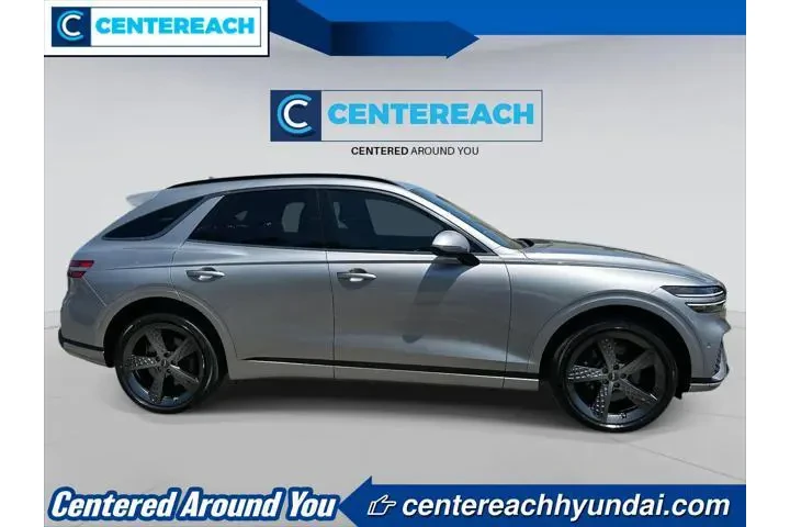 $37488 : Genesis GV70 2023 AWD 2.5T S image 4