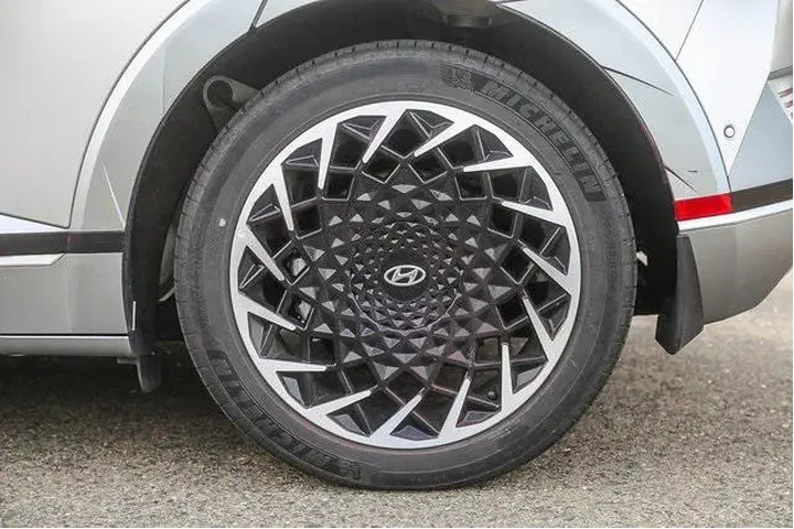 $29991 : Hyundai IONIQ 5 2023 AWD Lim image 10