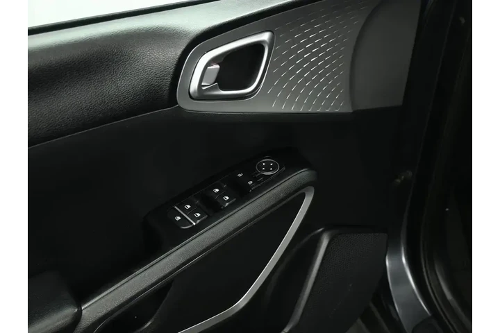 $14206 : Kia Soul 2023 LX 4dr Crossov image 10