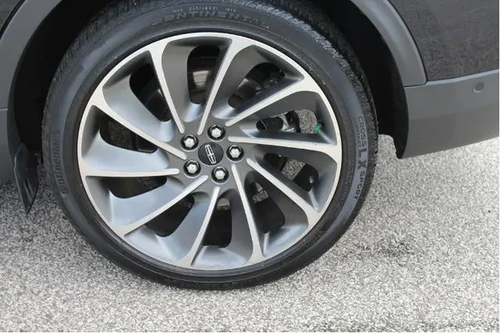 $37998 : Lincoln Nautilus 2022 AWD Re image 8