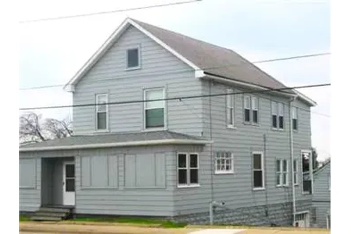 $650 : Rental property with 2 bedro image 1