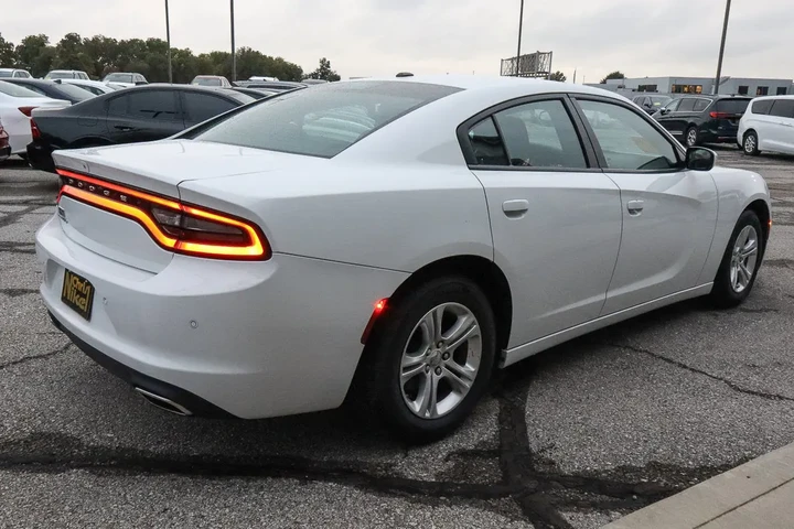 $17788 : 2022 Charger SXT RWD image 4