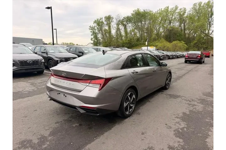 $20900 : Hyundai ELANTRA 2023 SEL 4dr image 3