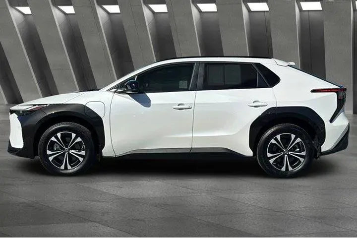 $24900 : Toyota bZ4X 2023 AWD XLE 4dr image 10