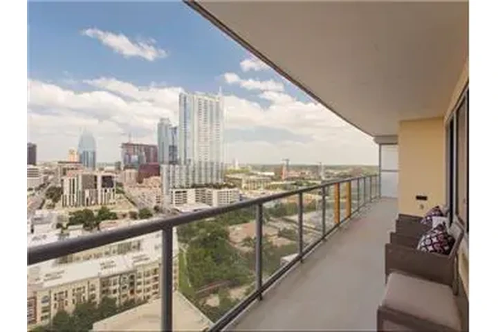 $2707 : Rental property with 1 bedro image 2