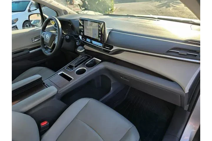 $32500 : Toyota Sienna 2022 XLE 8-Pas image 10