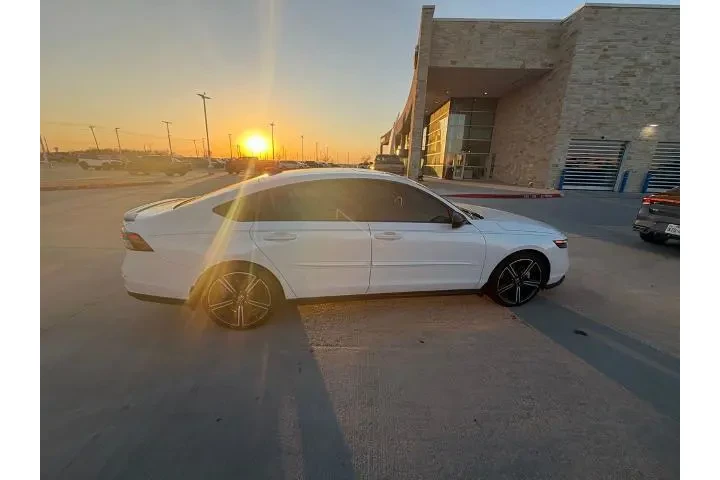 $27995 : Honda Accord Hybrid 2023 Spo image 6