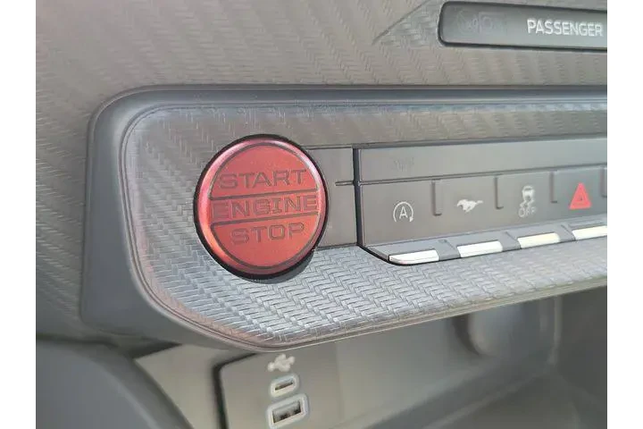 $37988 : Ford Mustang 2026 EcoBoost P image 10