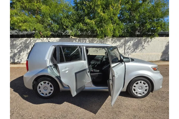 $4587 : 2009 xB image 10