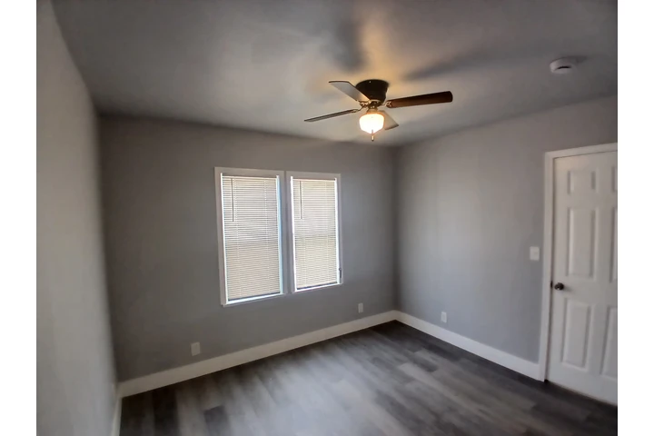 $1850 : 1rec.1bano frente a escuela image 3