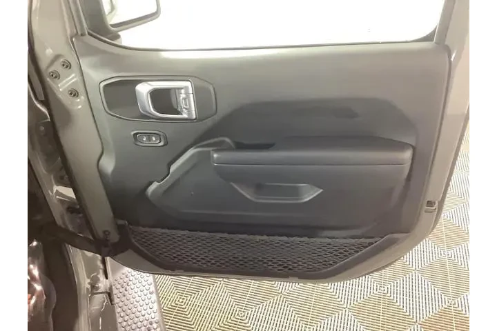 $28995 : Jeep Wrangler Unlimited 2021 image 9