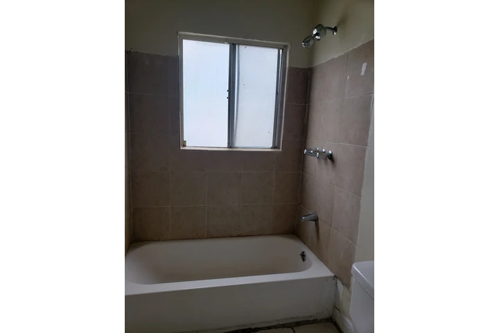 $1595 : 1 bedroom apartment, 1st floor image 9