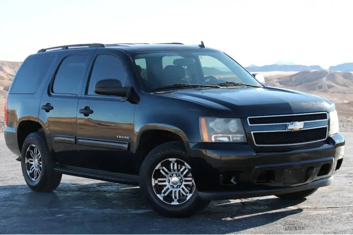 $8745 : 2010 Tahoe LS image 2