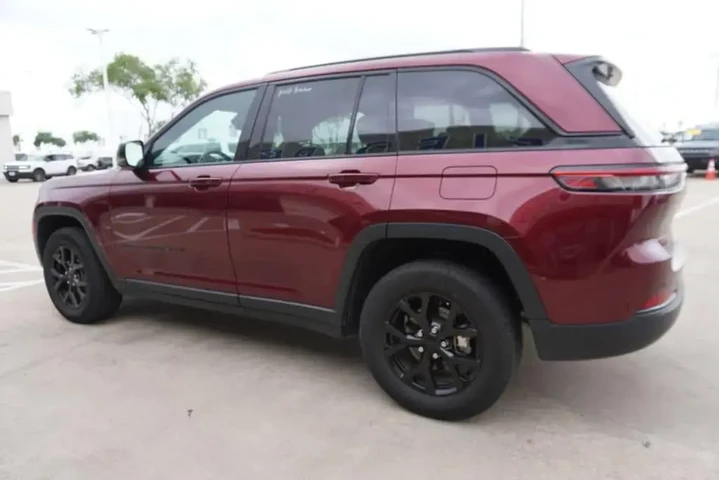 $32225 : Jeep Grand Cherokee 2024 4x4 image 4