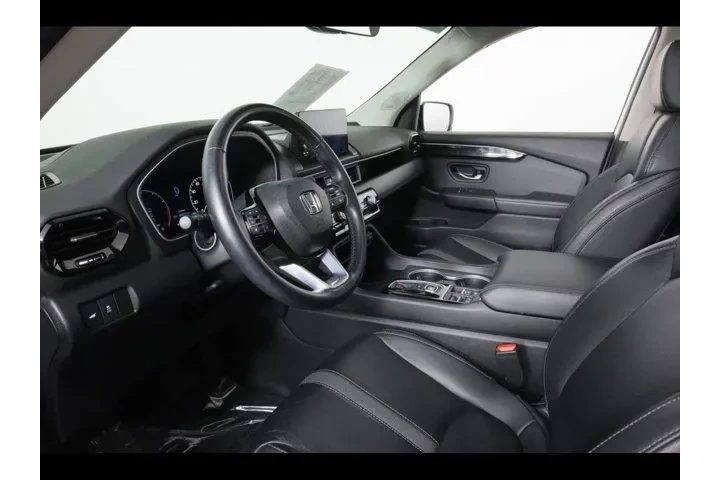 $39775 : Honda Pilot 2023 AWD Touring image 10