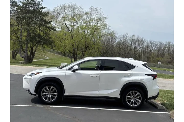 $15999 : 2016 NX 200t image 9