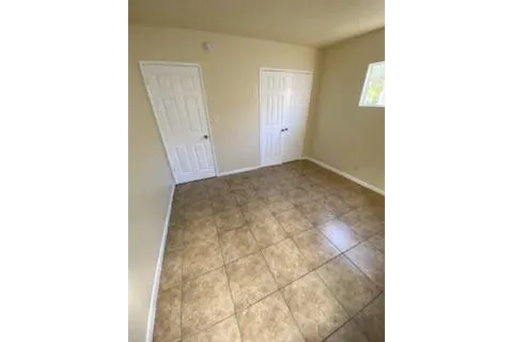 $2149 : 2 BEDROOM INGLEWOOD $2149 image 5