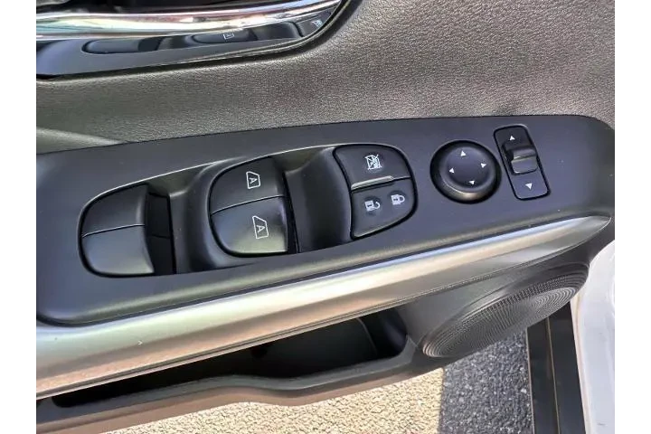 $14888 : Nissan Kicks 2020 SR 4dr Cro image 9