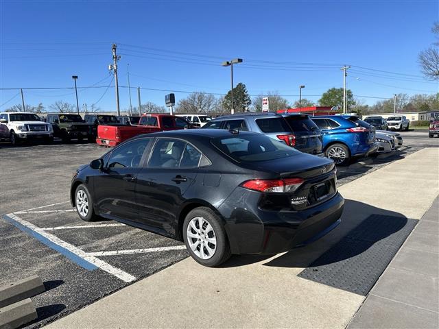 $20999 : 2022 Corolla LE Sedan I-4 cyl image 4