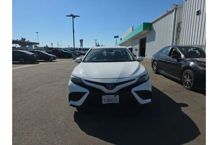$26900 : Toyota Camry 2024 SE 4dr Sed image 2