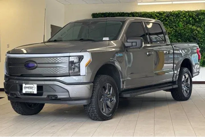 $38513 : Ford F-150 Lightning 2023 AW image 8