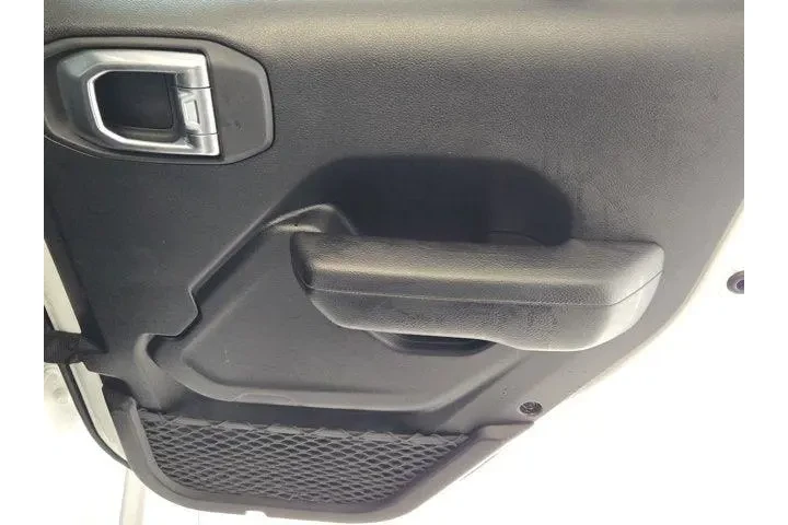 Jeep Wrangler 2023 4x4 Rubic image 6