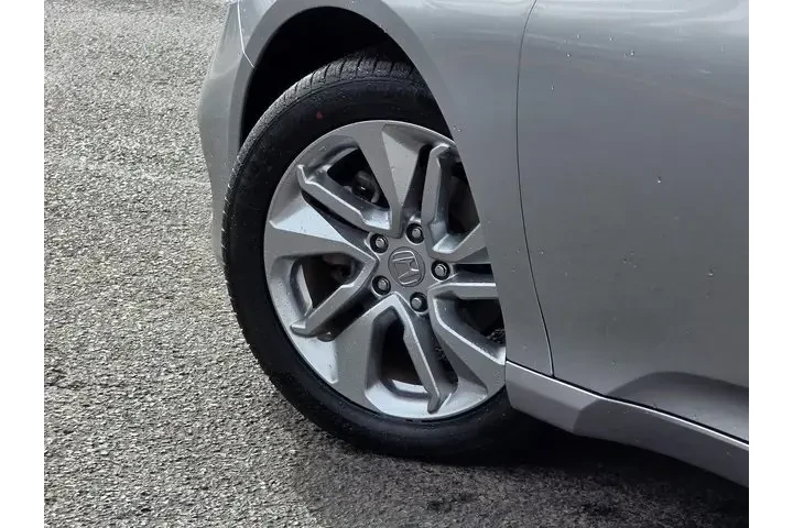 $18858 : Honda Accord 2018 LX 4dr Sed image 8