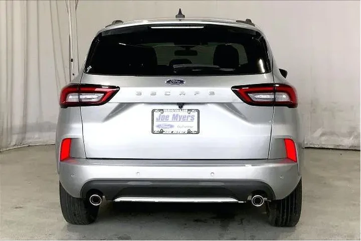 $19991 : Ford Escape 2023 ST-Line 4dr image 4